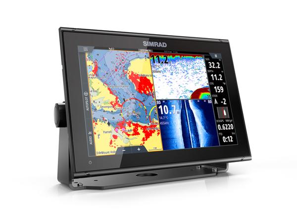 Simrad GO12 XSE Active Imaging Combo - inc. 3-In-1 Transducer & CMAP